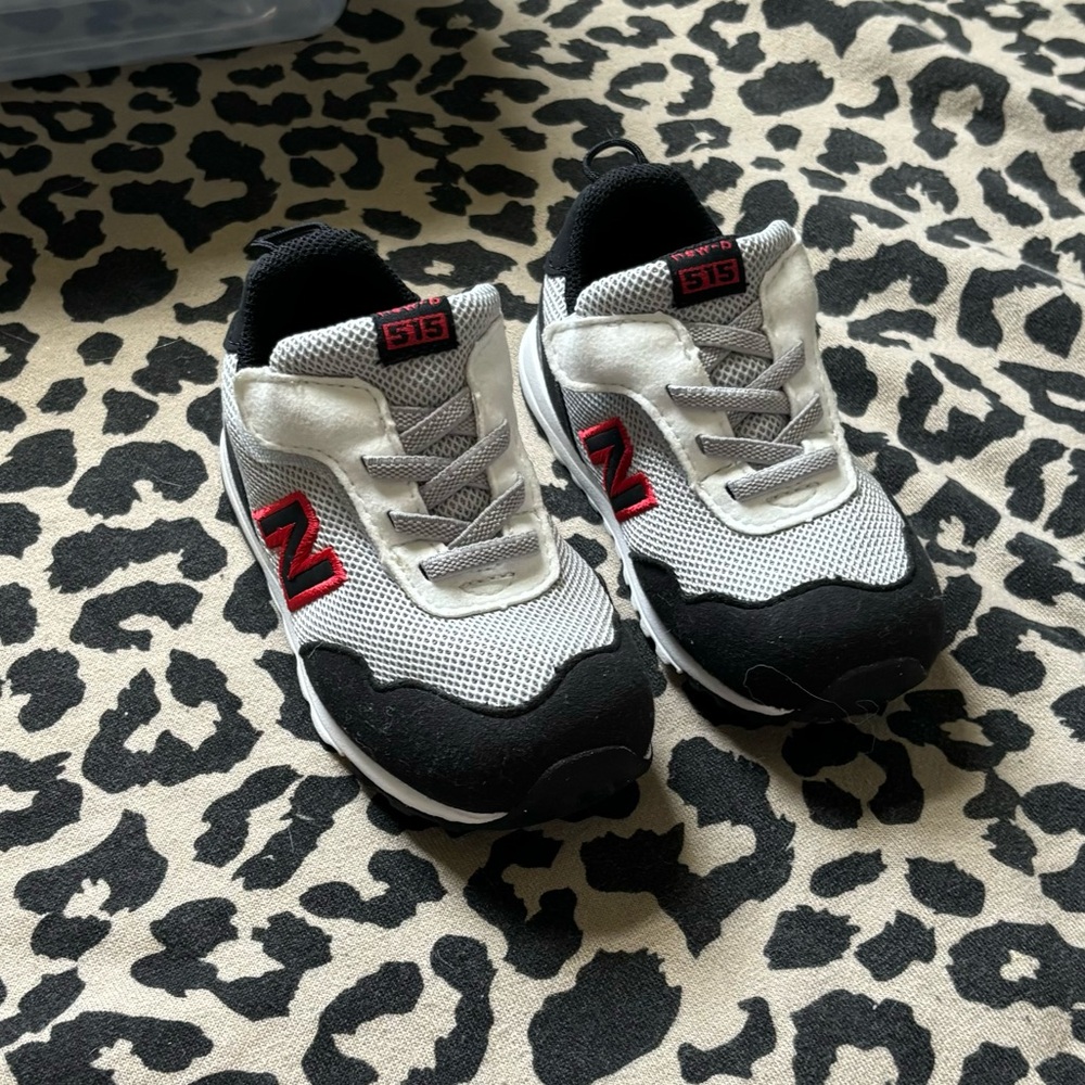 NEW W/O BOX-NEW BALANCE TODDLER UNISEX SNEAKERS